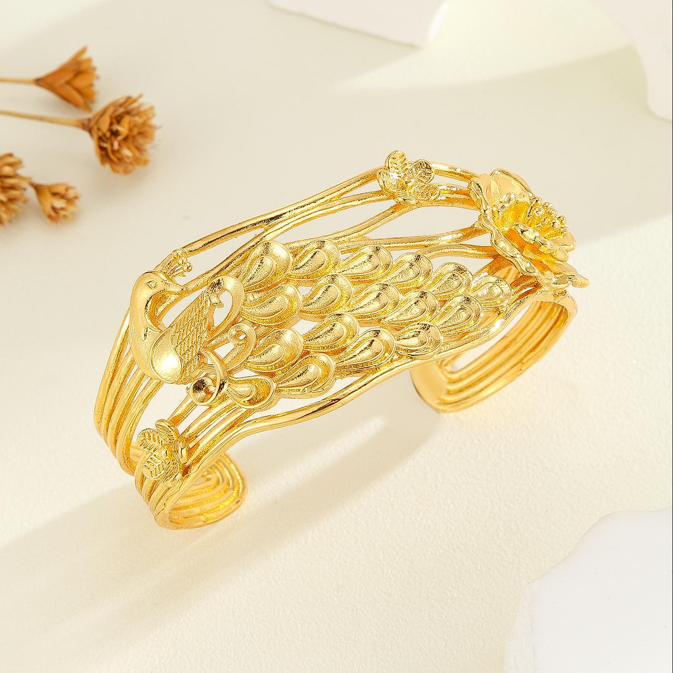 1pcs Vintage Luxury Carved Texture Gold Bracelet, Exquisite Peacock, Flower Patterned Bracelet