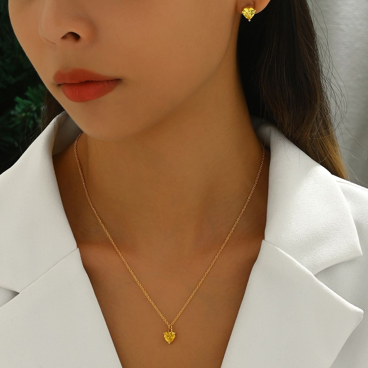 Elegant Heart-Shaped Yellow Crystal Pendant  Necklace And Stud Earrings Set